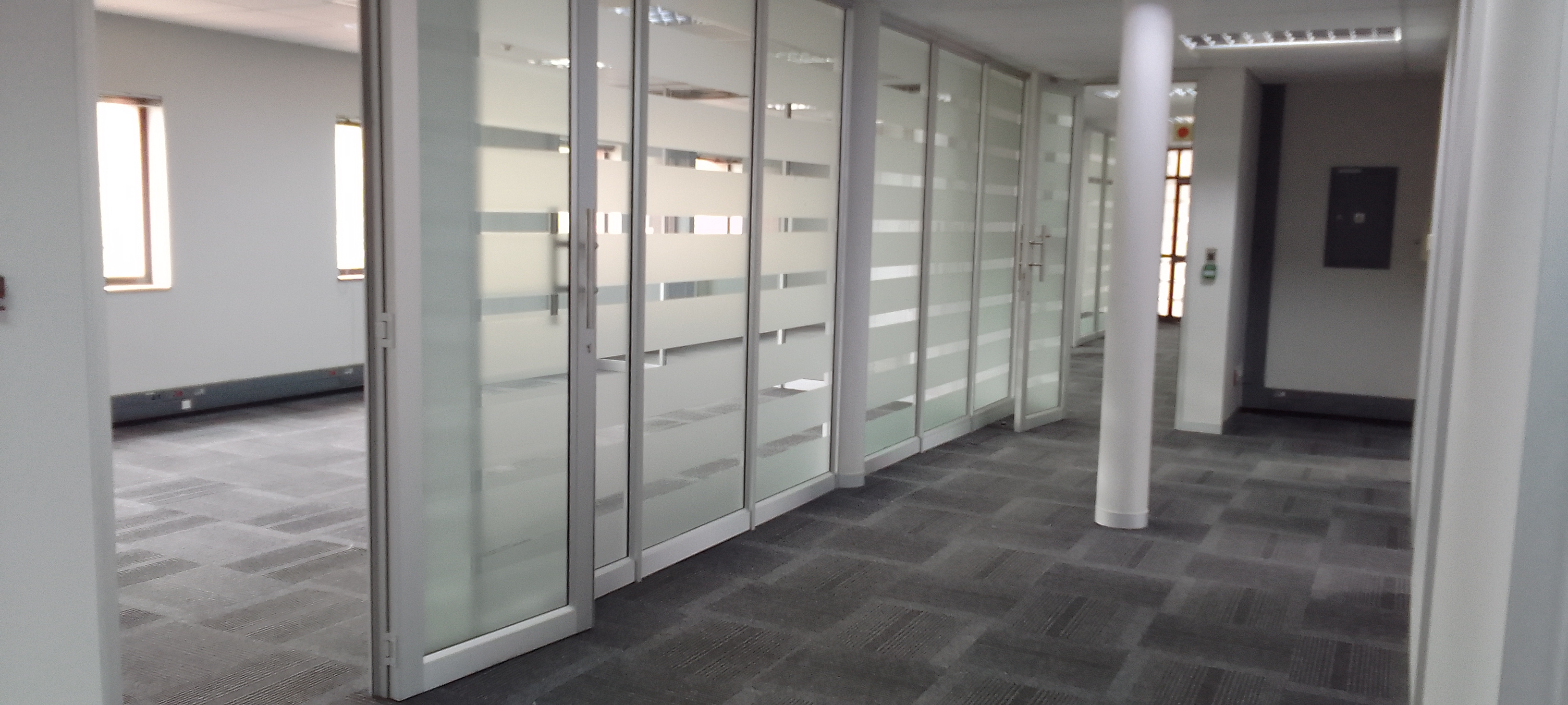 1 118m² Warehouse to rent at Howick Close Waterfall Park in Vorna Valley