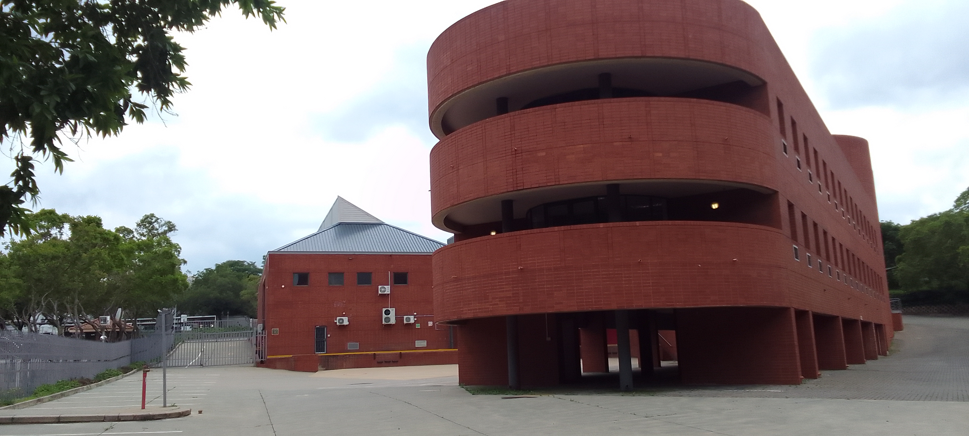 1 118m² Warehouse to rent at Howick Close Waterfall Park in Vorna Valley