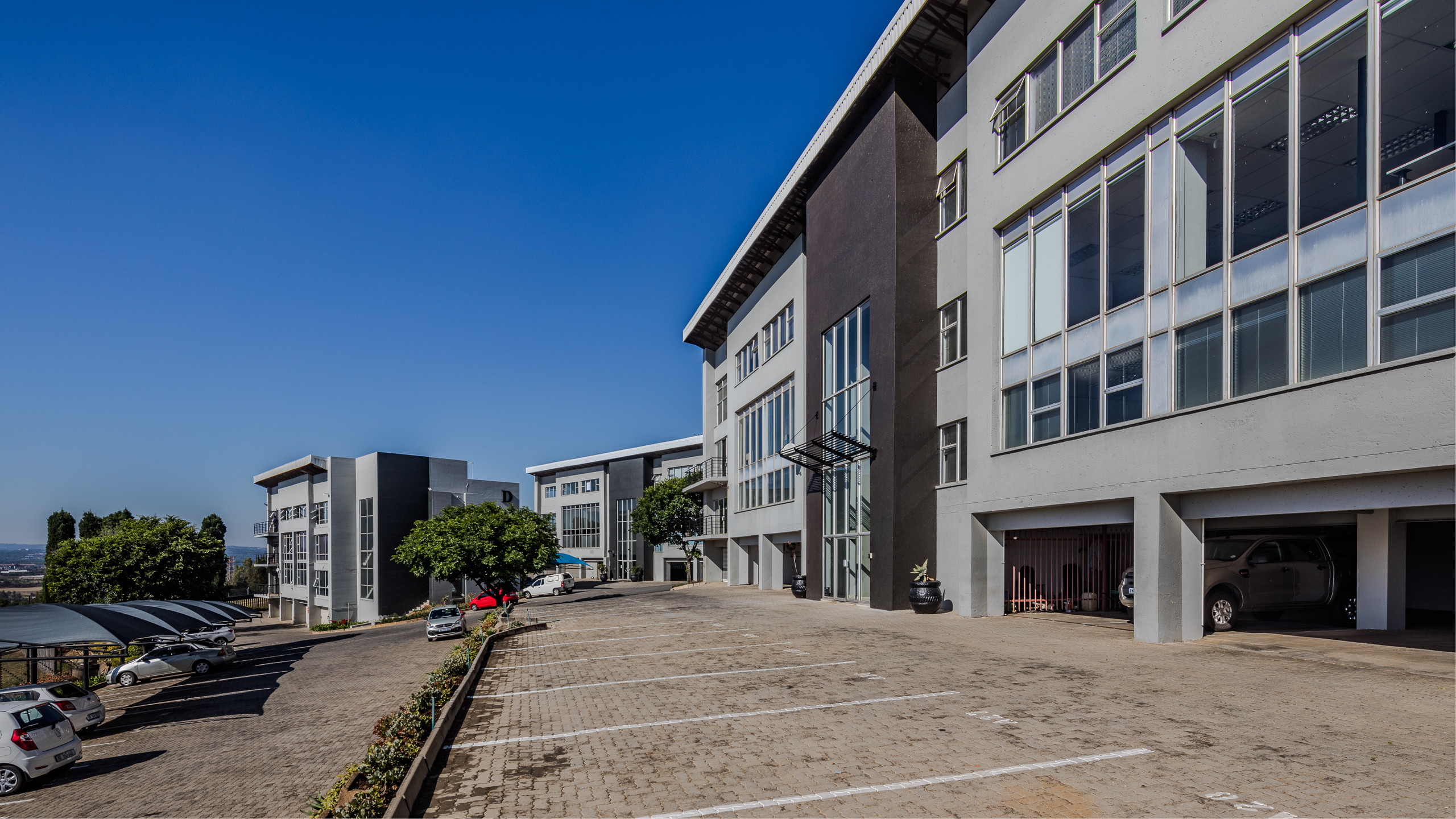 365m² Office Space to rent at Kyalami Business Park (53 Kyalami Boulevard) in Kyalami
