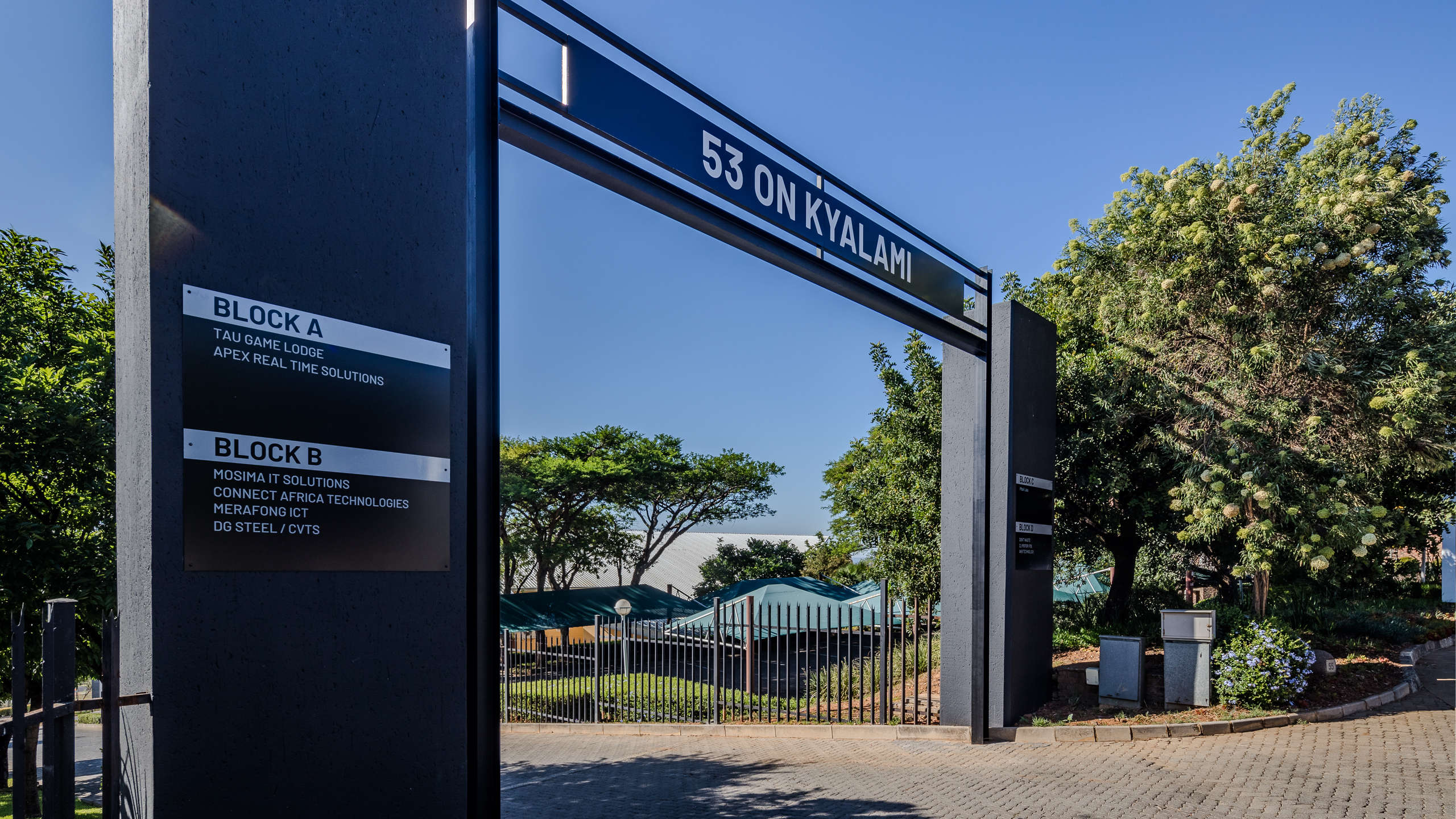 365m² Office Space to rent at Kyalami Business Park (53 Kyalami Boulevard) in Kyalami