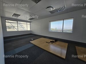 937m² Office Space to rent at 33 Fricker Road in Illovo