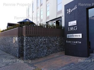 873m² Office Space to rent at 382 Jan Smuts Avenue in Craighall Park