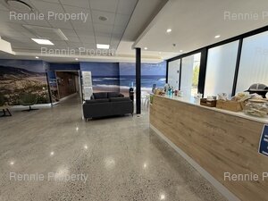 77m² Office Space to rent at Halo Medical Suites Paardevlei in Paardevlei