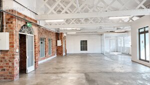 164m² Office Space to rent at Woodland House in Woodstock