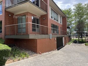Office Space to rent at Little Fourways Office Park in Magaliessig