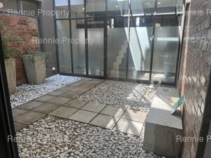 242m² Office Space to rent at 4 Karen Street in Lyme Park