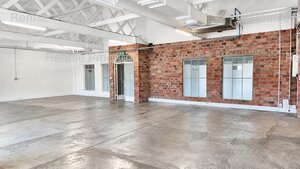 164m² Office Space to rent at Woodland House in Woodstock