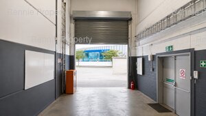 296m² Warehouse to rent at 2 on London in Brackenfell