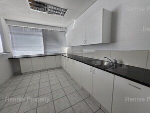 937m² Office Space to rent at 33 Fricker Road in Illovo