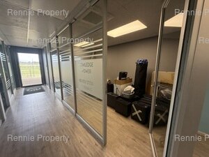544m² Office Space to rent at Greenford Office Estate Phase 1 in Kenilworth