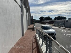 390m² Office Space to rent at M5 Business Park in Maitland