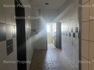 167m² Retail Shops to rent at Royker Centre in Athlone