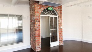 98m² Office Space to rent at Woodland House in Woodstock