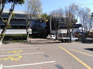 852m² Office Space to rent at Cresta Junction in Cresta