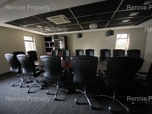 311m² Office Space to rent at HQ Bedfordview in Bruma