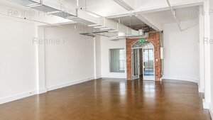 108m² Office Space to rent at Woodland House in Woodstock