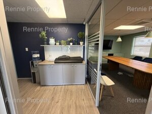 544m² Office Space to rent at Greenford Office Estate Phase 1 in Kenilworth