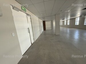 77m² Office Space to rent at Halo Medical Suites Paardevlei in Paardevlei