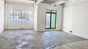 164m² Office Space to rent at Woodland House in Woodstock