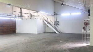 571m² Warehouse to rent at 28 Marine Drive in Paarden Eiland