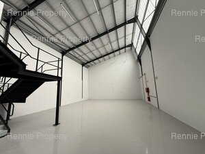 220m² Warehouse to rent at Riverside Business Park in Firgrove