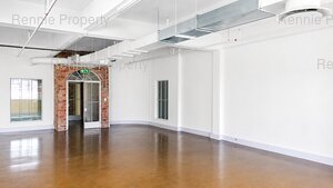 108m² Office Space to rent at Woodland House in Woodstock
