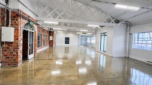 164m² Office Space to rent at Woodland House in Woodstock