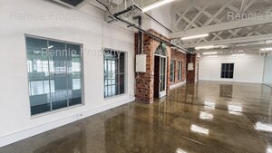 164m² Office Space to rent at Woodland House in Woodstock