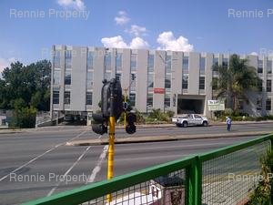 873m² Office Space to rent at 382 Jan Smuts Avenue in Craighall Park