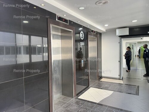 388m² Stadium On Main, Claremont
