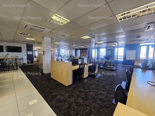 1429m² Manhattan Plaza, Bo Oakdale