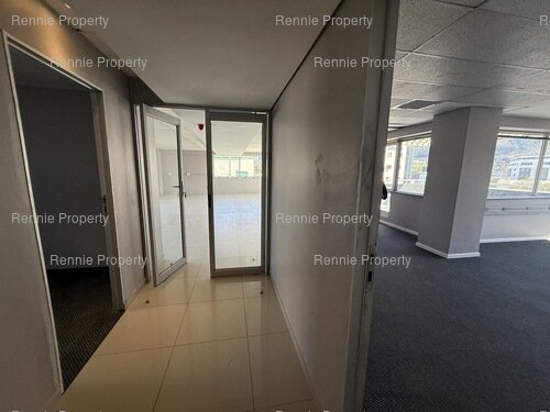 388m² Stadium On Main, Claremont